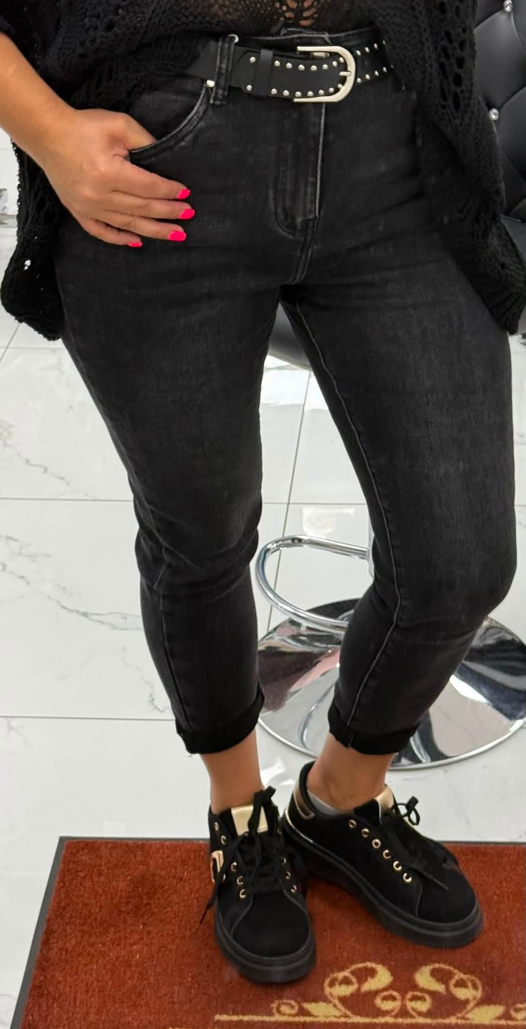 Plus size, koptatott fekete magas derekú női farmernadrág szegecses övvel "M1382-B" - Image 4